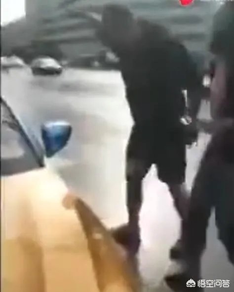 哈尔滨摩托车司机与的哥起争执心脏病发身亡,涉事的哥被批捕,你觉得出租车司机冤吗?