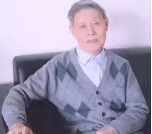 黄传惕简介