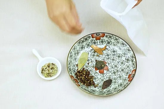 卤蛋的做法