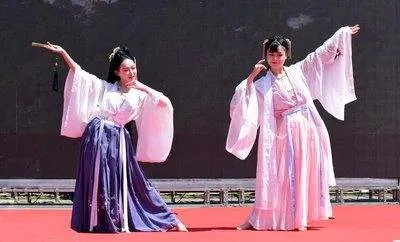 杭州西湖国风节演员掉下舞台,现场到底发生了什么?