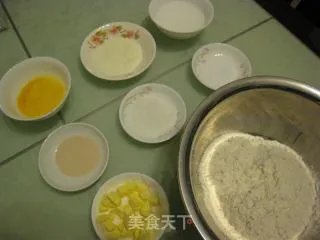 奶香面包——电动打蛋器和面、烤箱发酵法