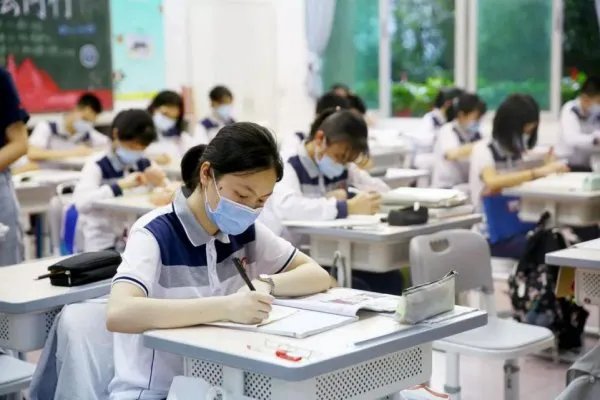 官方回应男生伪造清华录取通知书,他为何这么做?