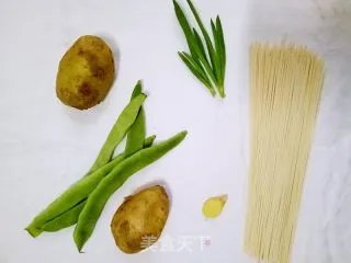 家常土豆面