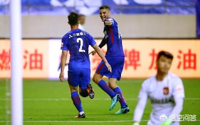 申花2比2战平恒大止住连胜,如何看待两支亚冠球队上下半场如此差异的表现?