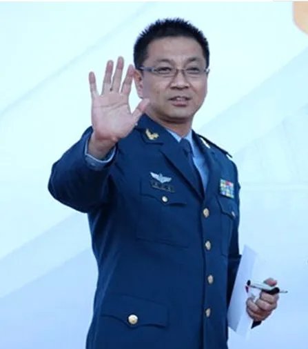 《伙头军客栈》中佟铁钢扮演者是谁?