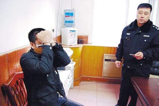 男子派出所内死亡，你觉得谁的责任最大？