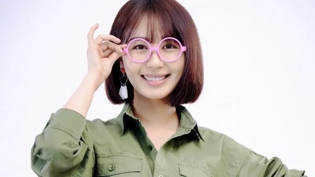 李菲儿是谁?为何近日频频上热搜?