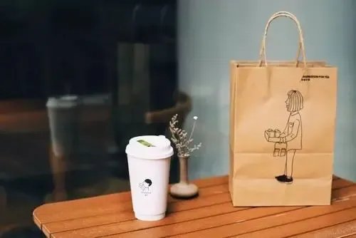 店员拿错饮料给顾客喝,喜茶发文致歉,喜茶的失误该被原谅吗?