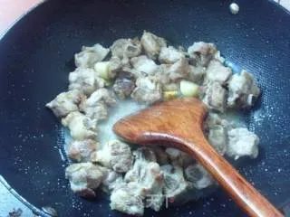 土豆烧排骨