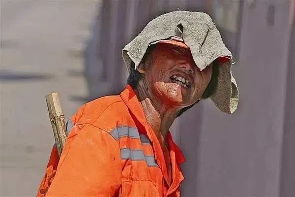 科威特的73度高温把汽车外壳烤化,所谓“73度高温”指的是什么?