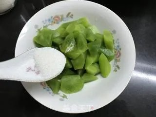 凉拌莴笋
