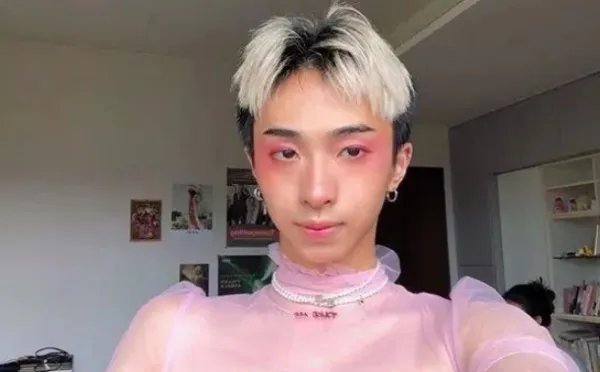 伊能静的儿子喜欢穿女装，患有严重的“异装癖”，造成这件事的原因是什么？