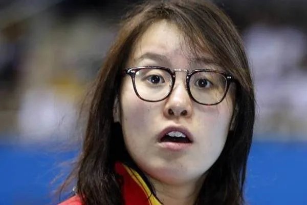 傅园慧预赛出局,为何大家对她很宽容,却总批评宁泽涛?