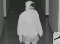 网曝某25岁男子穿短裙扮少女接近宿舍,他这样穿到底是为了什么?