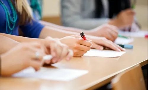 想学习摄影,去培训机构好还是自学好?
