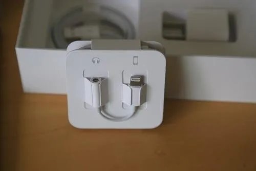 新包装iPhone11也不送耳机充电器，这是苹果公司偷工减料吗？
