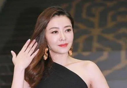 熊黛林时隔多年回归事业,透露豪门太太真实生活,并不快乐,为何这么说?