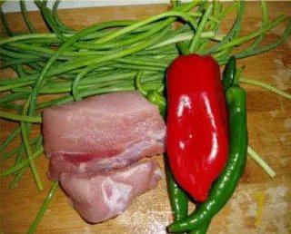 蒜苗炒肉丝