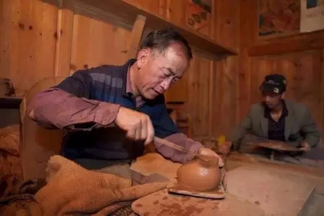 离开央视,藏族青年在海拔4000米打造云巅之家,潇洒!