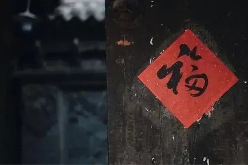 江西一位老奶奶每天到网吧看电视,这一幕有多心酸?