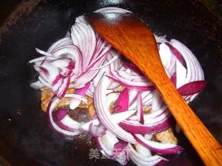 洋葱炒肉