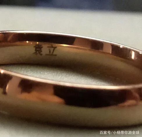 45岁袁立宣布与小11岁男友三婚,男方系圈外人。你怎么看?
