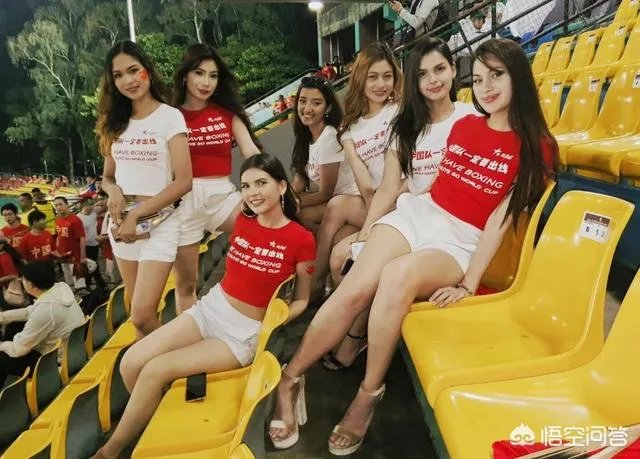 世预赛中国队vs菲律宾看台风景被忽略,美女组团为国足加油,为何都是外国人的模样?