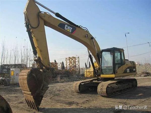 大家好，我想问一下，学习挖掘机需要多长时间，大概需要多少钱？