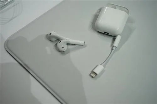 新包装iPhone11也不送耳机充电器,这是苹果公司偷工减料吗?
