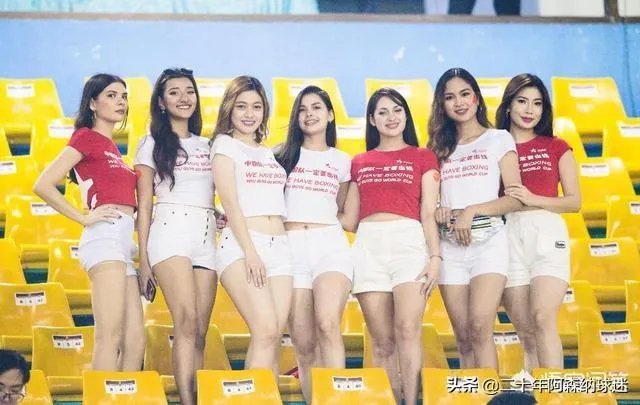 世预赛中国队vs菲律宾看台风景被忽略,美女组团为国足加油,为何都是外国人的模样?