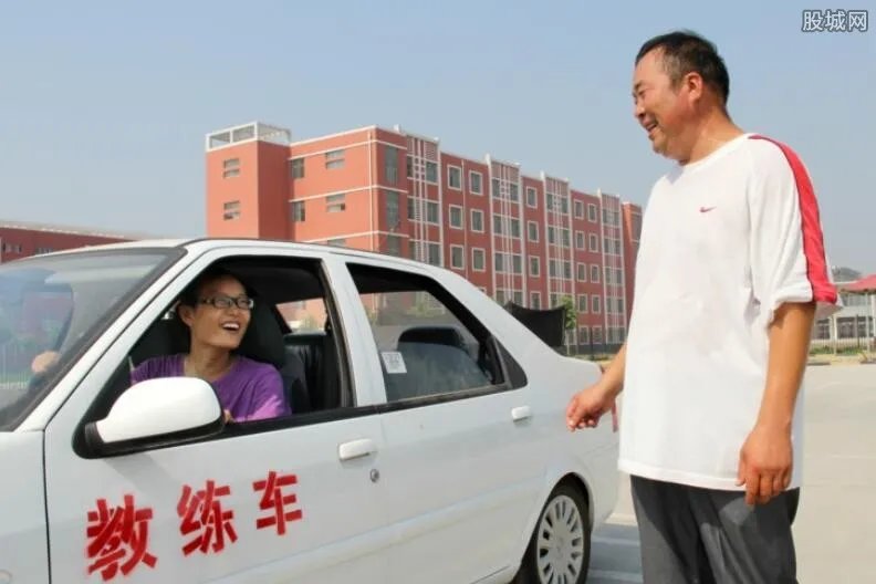 上海学车费用多少 在上海学车需要多少钱?