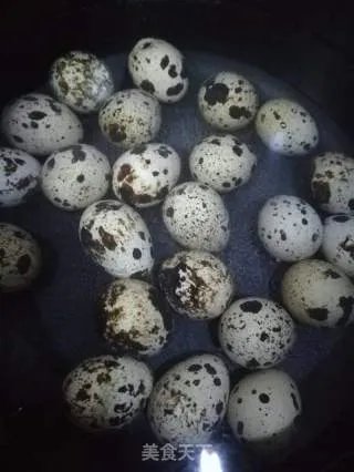 鹌鹑蛋红烧肉