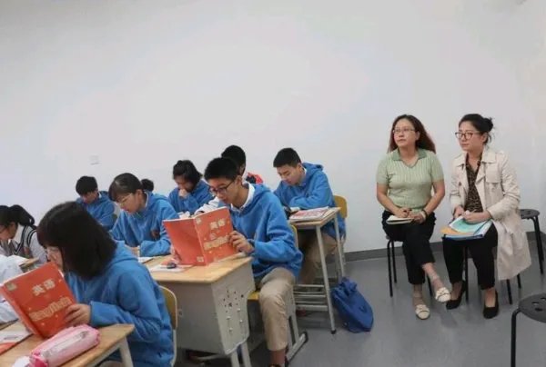 大方县已经在补发教师工资,为何奖励却迟迟没到账?
