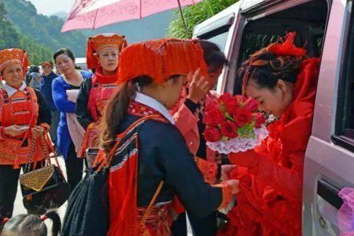结婚上下车礼钱很重要吗 结婚现在给下车钱给多少啊