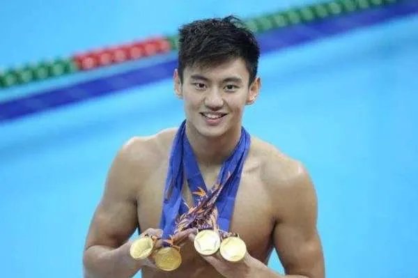 傅园慧预赛出局,为何大家对她很宽容,却总批评宁泽涛?