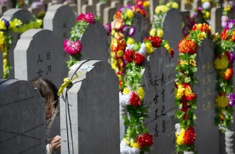 女孩被父亲拴坟场 可构成遗弃罪