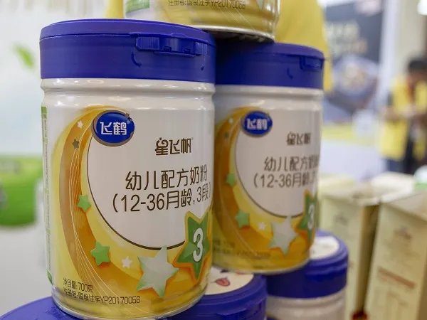飞鹤和澳优奶粉强强对比,看完配方和吸收效果便知哪个好