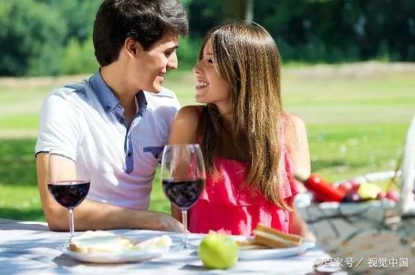 离婚后的女人,会走得有多艰难呢?