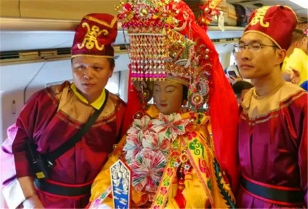 妈祖首次坐动车买实名车票,妈祖也能做动车?