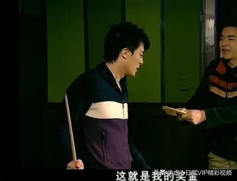 《爱情公寓》一到四季吕子乔的收入来自哪啊?