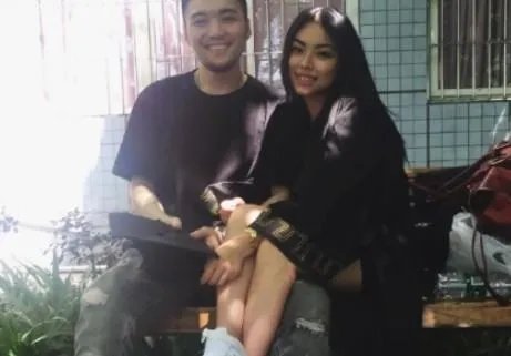 万妮达和jony j是情侣吗？