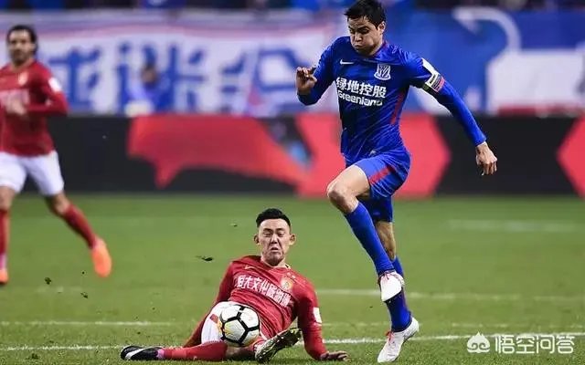申花2比2战平恒大止住连胜,如何看待两支亚冠球队上下半场如此差异的表现?