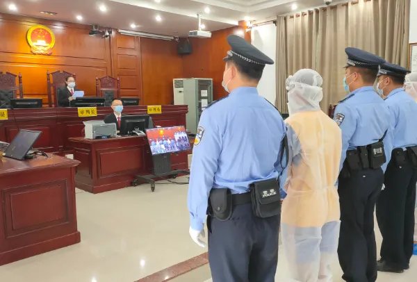 被投毒百草枯女孩已能站立,此女孩的家属该如何维权?