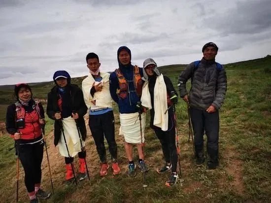 牧羊人连救六名山地越野赛选手,该如何看待牧羊人的行为?