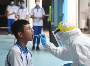 西安确诊病例为一门诊部工作人员,该名工作人员是如何被感染的?