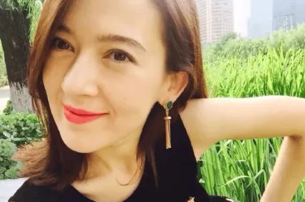 央视主持人尼格买提被妻子取关微博,双方7年无互动,曾传婚变,怎么回事?