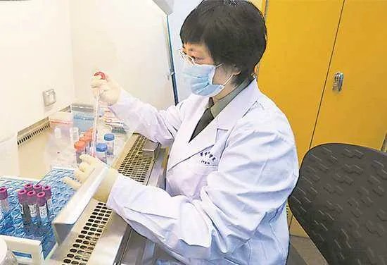 陈薇亲自为疫苗志愿者挑选礼物,会是什么礼物呢?