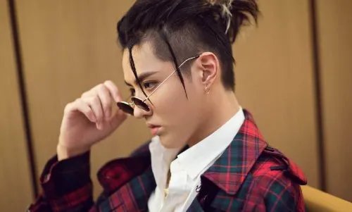 为什么说吴亦凡否认和秦牛正威的恋情是一次非常糟糕的公关?