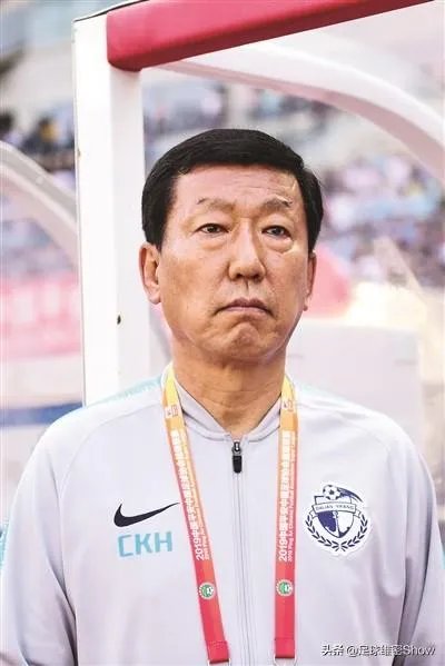 申花接连引进金信煜和沙拉维两名进攻球员，哪两位队内外援会被顶替呢？
