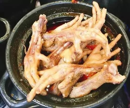 请问成都春熙路有什么美食?